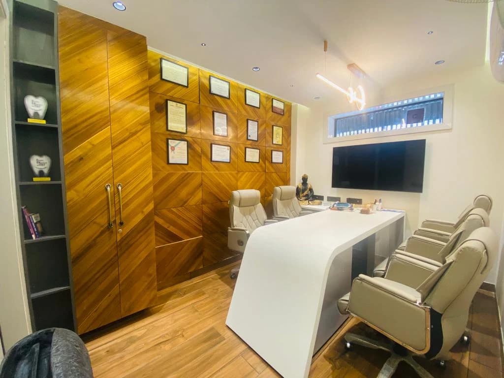 Omlesh's Denticity photo 1